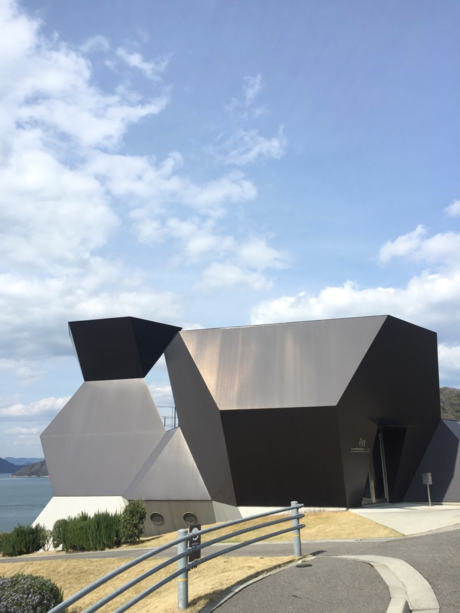 伊東豊雄建築ミュージアムの外観