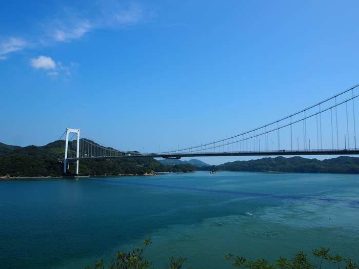綺麗な海としまなみ海道の橋