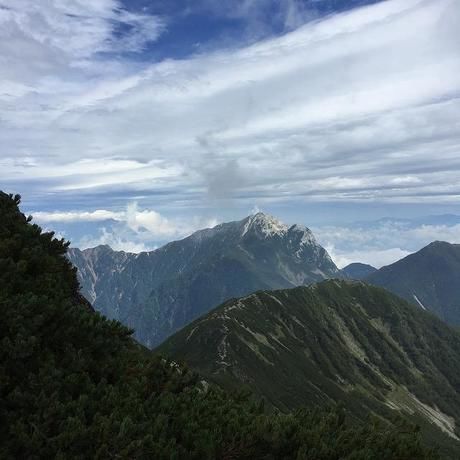 山が連なる仙丈ヶ岳