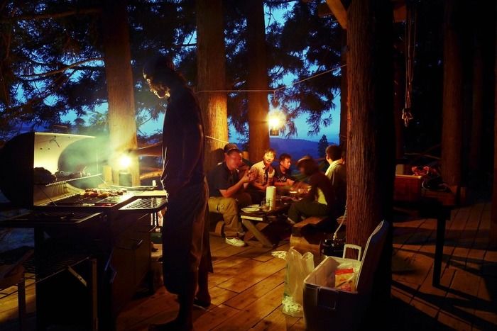 夜のバーベキューの様子
