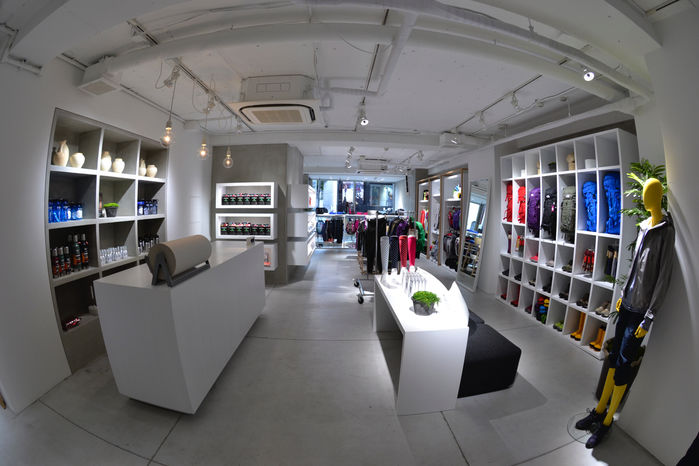 THE NORTH FACE 3(march)の店内の全体
