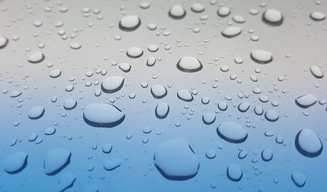 はじかれた水滴