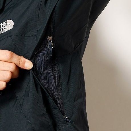 ノースフィスのスクープジャケットのベンチレーション