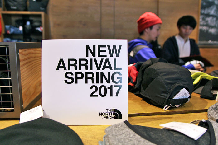 THE NORTH FACE 原宿店に展示されているパンツ