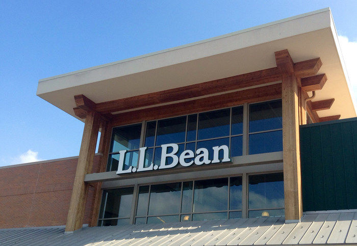 L.L.Beanの店舗外観ロゴ