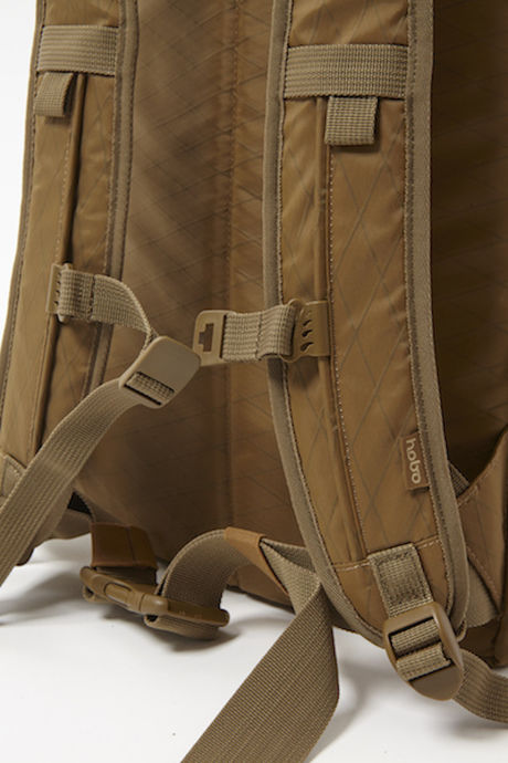 hobo×WILD THINGSコラボリュック、X-PAC Nylon Backpack 25L by WILD THINGSのショルダー部