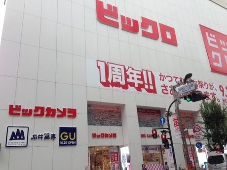 新宿東口ビックロ店の外観