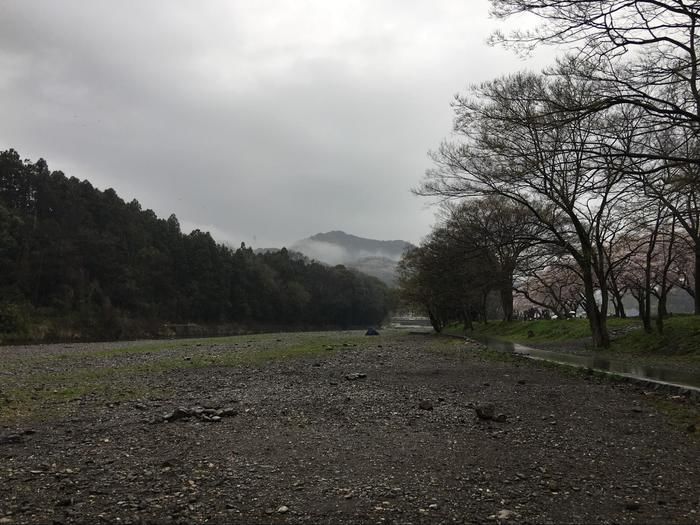 悪天候のキャンプ場