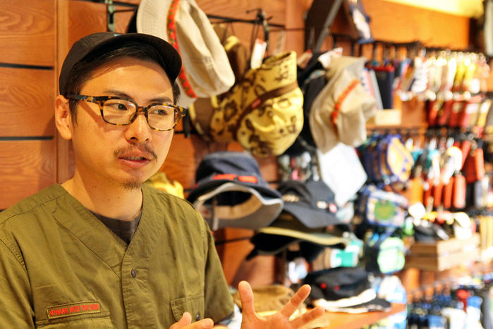 CHUMS表参道店の店長、中野さん