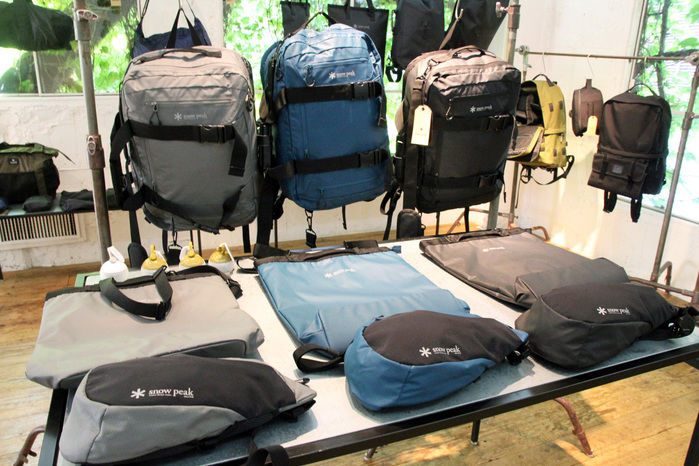 スノーピークアパレルの秋冬展示会のバッグ