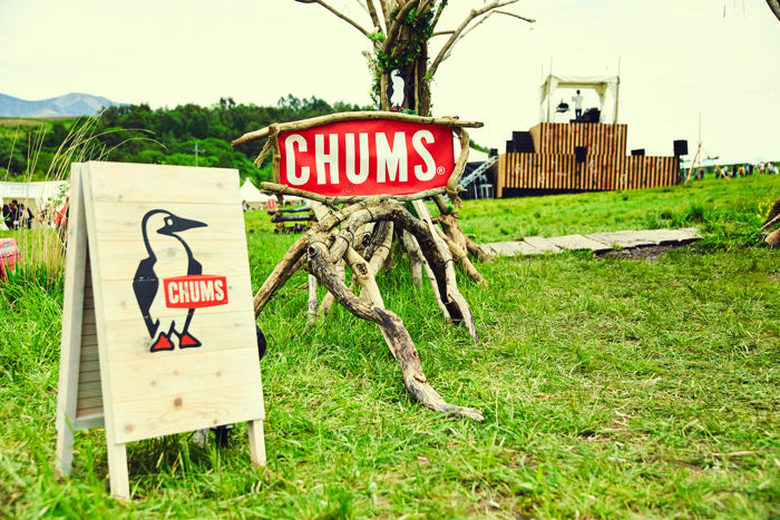 CHUMS CAMP 2017のゲート付近のCHUMSのロゴ