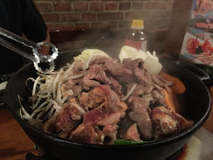 ジンギスカンを焼く様子
