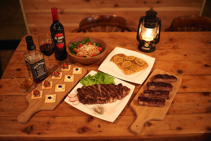 OUTDOOR KITCHEN BAR-KINのグリル料理