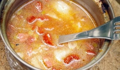 ベルモントの鍋でスープを作っている様子