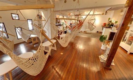 ハンモックカフェ&ギャラリー mahika mano の店内