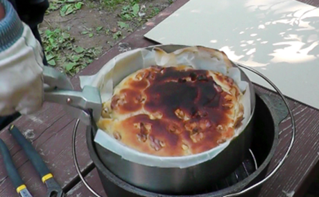 ダッチ・イン・ダッチオーブンで焼かれたパン