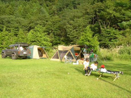 西湖キャンプ場テント村の様子
