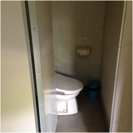 青野原オートキャンプ場のトイレの中