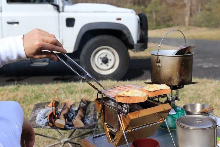 キャンプでご飯を作る様子