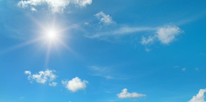 青空と光る太陽