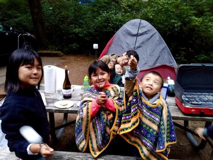 キャンプを楽しむ子供達