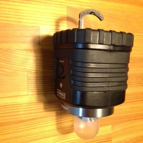 ジェントスのLEDランタンを逆さにした様子