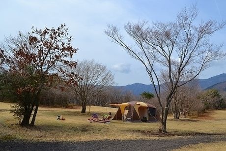 朝霧ジャンボリーオートキャンプ場の広大なサイト