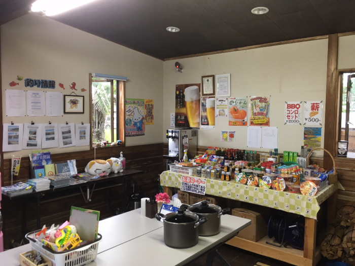 日川浜オートキャンプ場の売店の様子