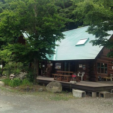 河内川ふれあいビレッジオートキャンプ場の管理棟