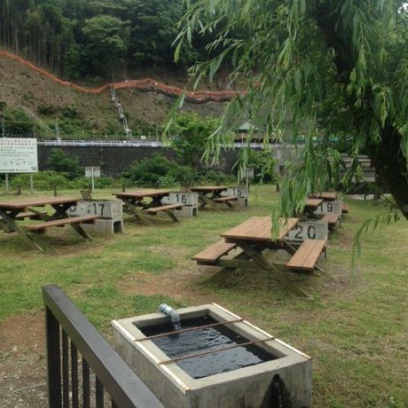 屋根なしのバーベキューコーナー