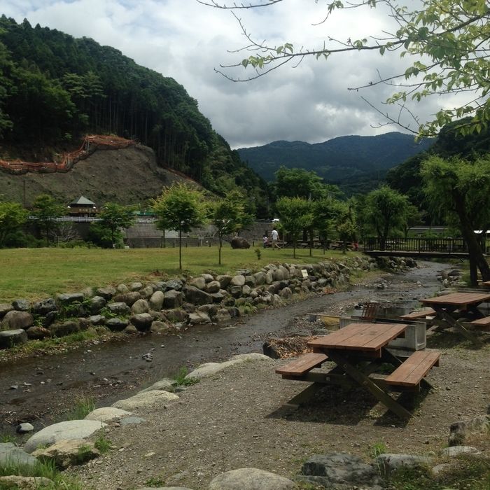河原の流れるキャンプ場