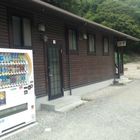 トイレとシャワールームの外観