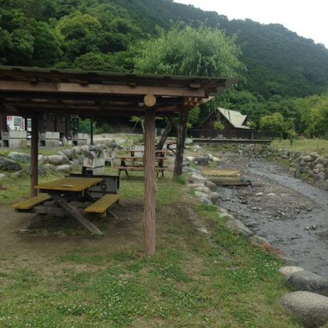 河内川ふれあいビレッジのバーベキューコーナー