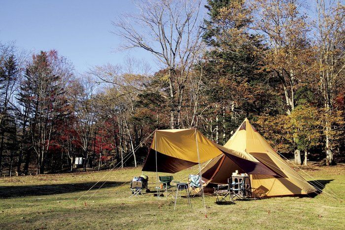 広場に建てられたノースイーグル ワンポールテント300