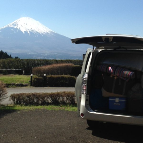 キャンプサイトと富士山