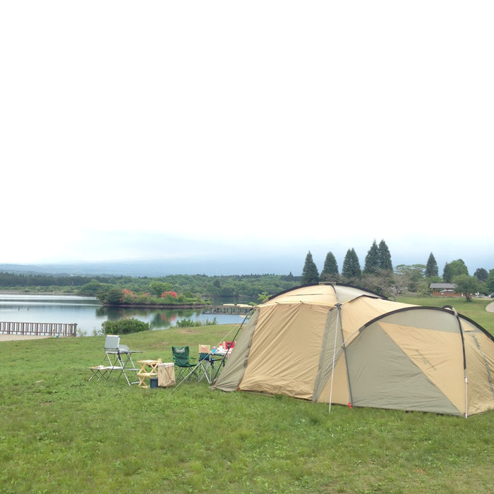 大草原の中に建てられたラウンドスクリーン2ルームハウス
