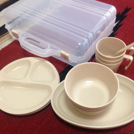 プラスチックの食器セット