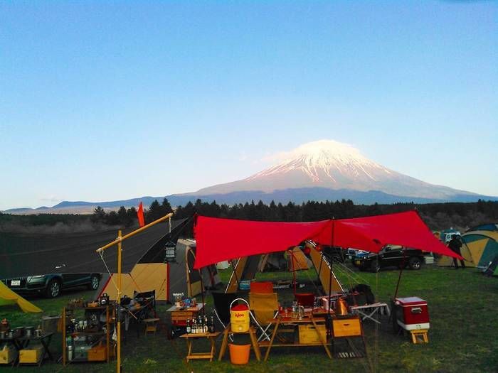 富士山が見えるふもとっぱらキャンプ場の様子