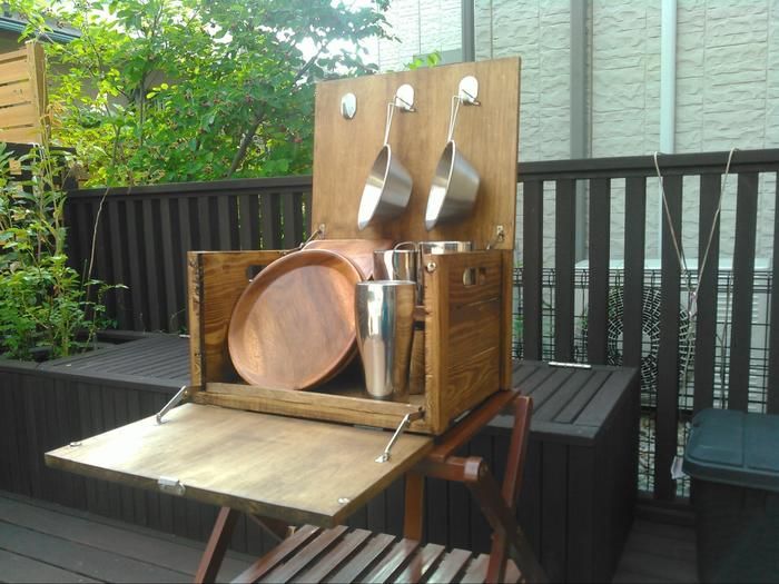 前面を開くことができる食器入れBOX