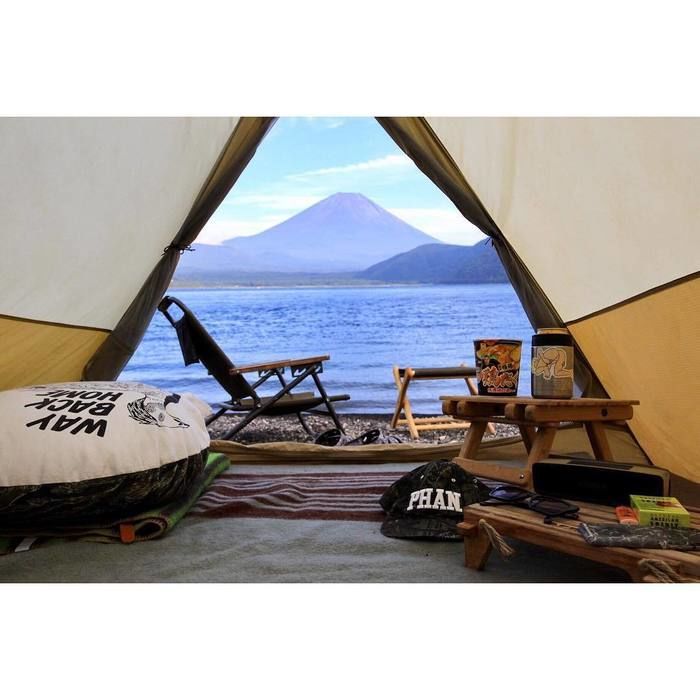 テントから見える富士山と湖