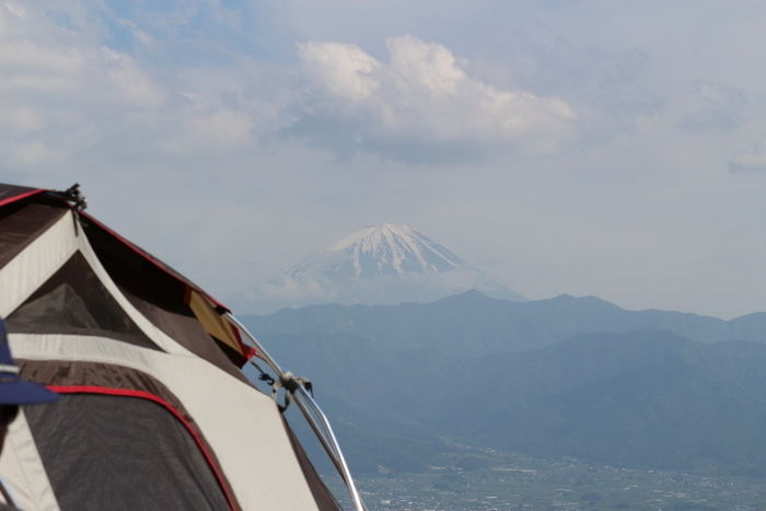 テント越しの富士山