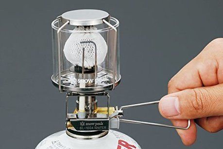 ギガパワーランタンのつまみを持っているシーン