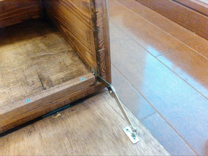 ステーニッケルを装着した前面の開閉部