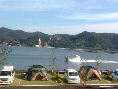 福良湾の雄大な景色を望むことができる休暇村南淡路オートキャンプ場
