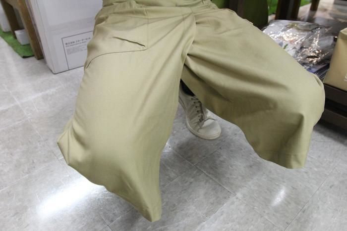 Anti Flame Apronをパンツの形に変形した様子