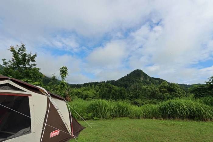 無印良品津南キャンプ場の裏にある山伏山