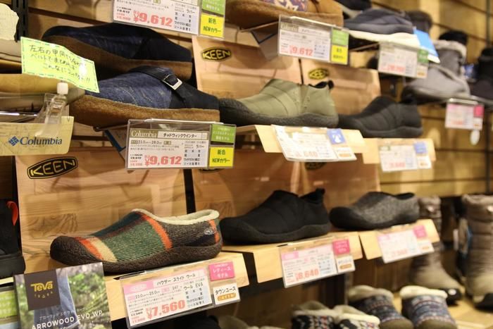 秋冬シューズの棚