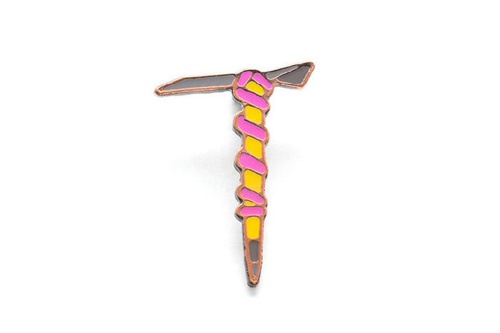 登山グッズピンズ ピッケル