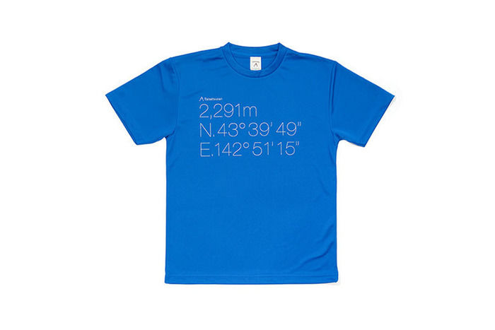 標高と頂の経度緯度がプリントされた地域限定Tシャツ