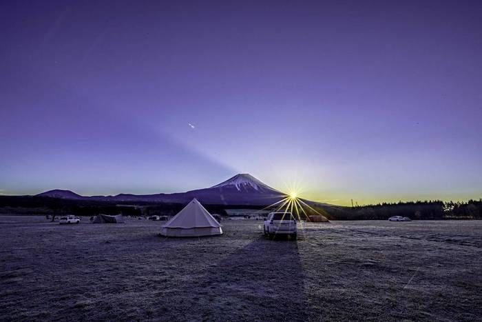 アスガルドから富士山越しにのぞむ日の出